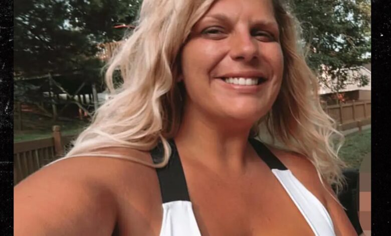 Alleged 'scream' mask gangbang teacher of the lawyer asks psych exam, judge signs