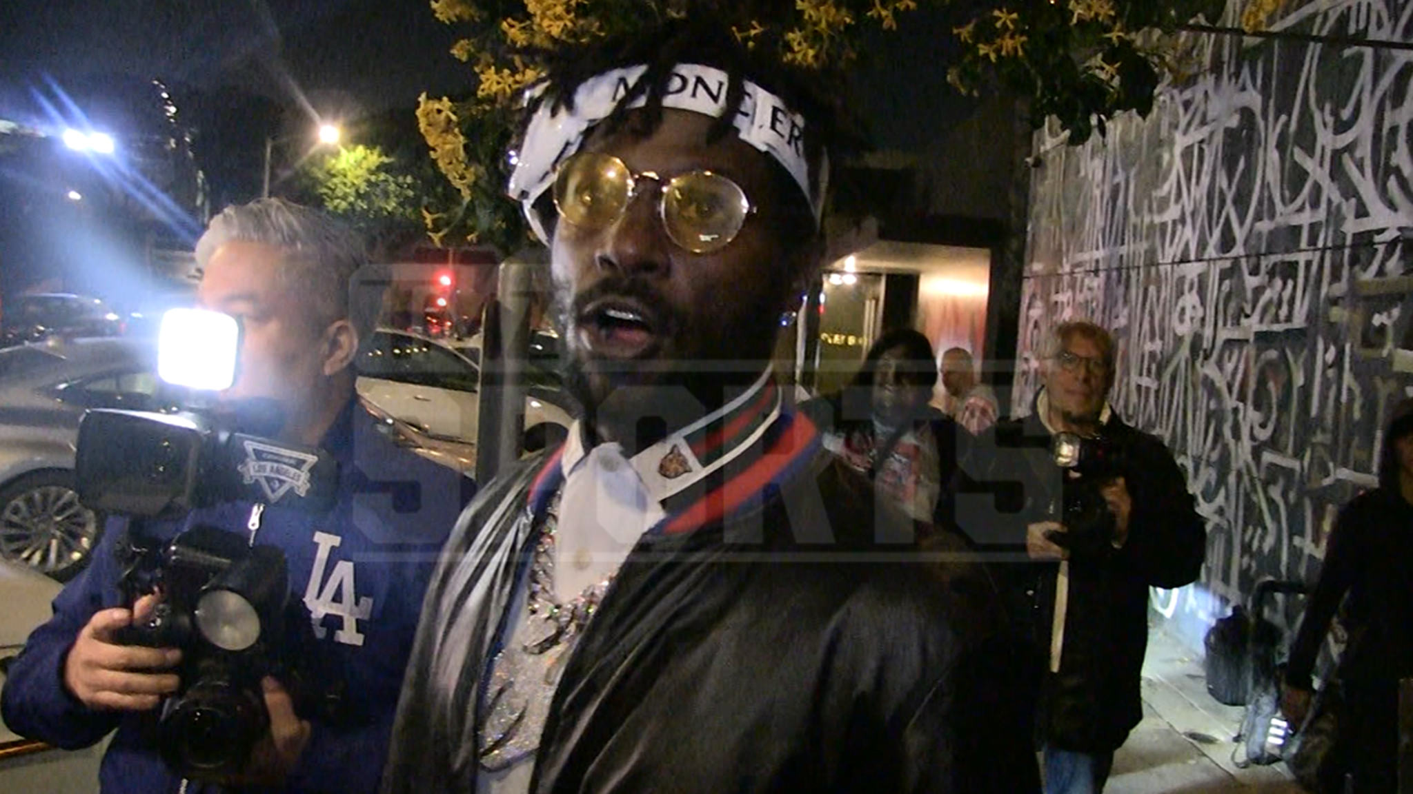 Antonio Brown throws support behind Kanye West, he can do what he wants!