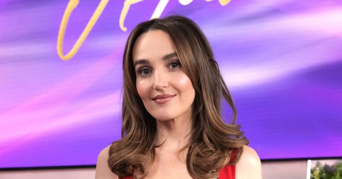 Chloe Fineman shows $ 5,500 NYC apartment and skin care collection