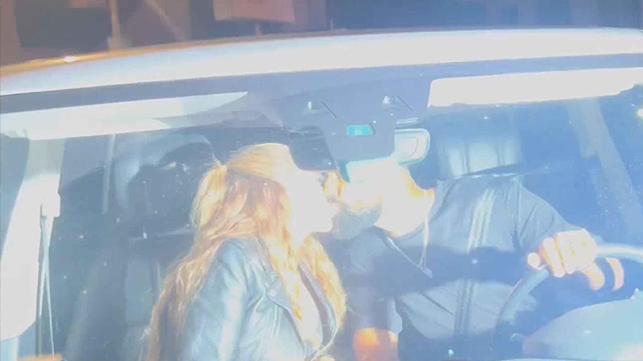 Larsa Pips and Jeff Coby share a passionate kiss after the romantic dinner