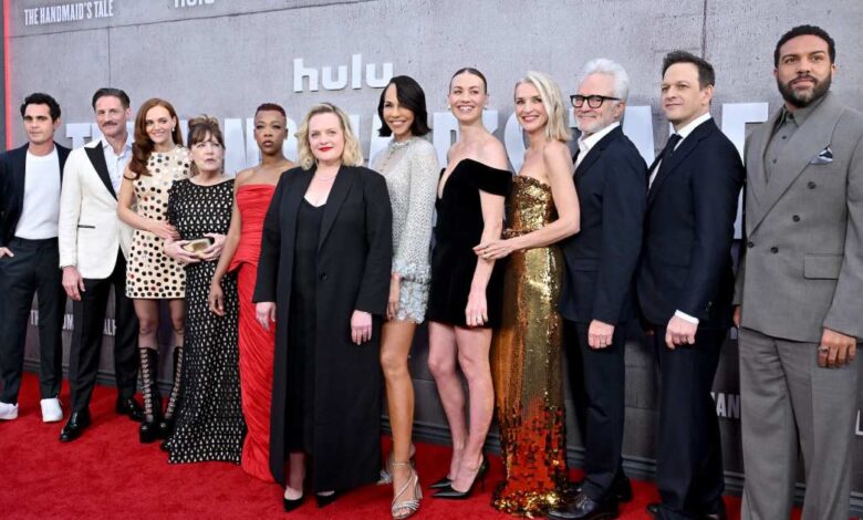 Reflect the Tale Stars of the Handmaid on the final, Share photos