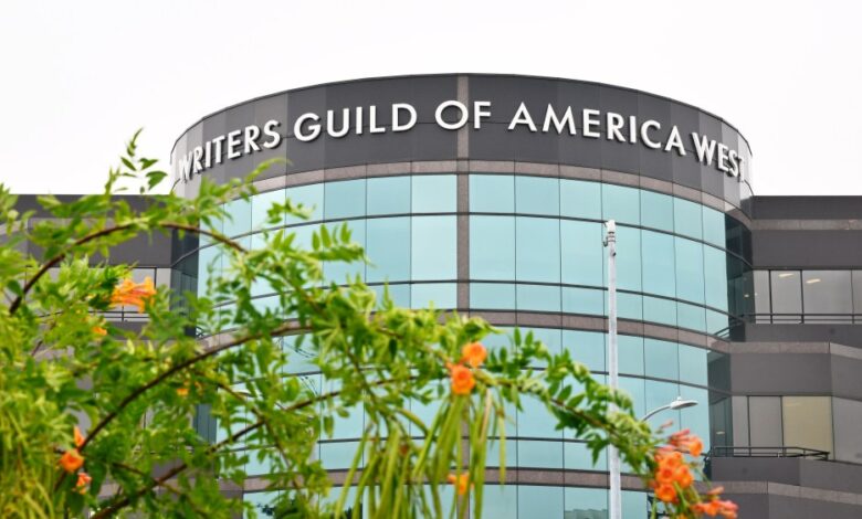 WGA members vote to expel two members to violate strike rules