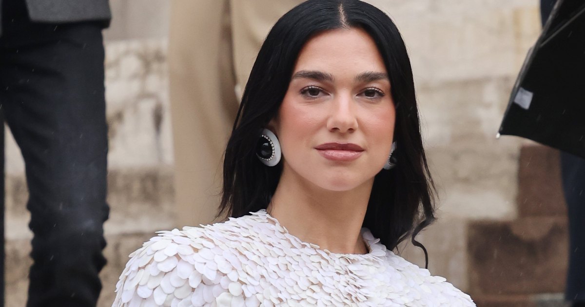 Dua Lipa uses this $ 32 clarifying mask to prevent breakouts