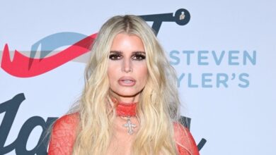 Jessica Simpson debuts darker hair for the 45th birthday