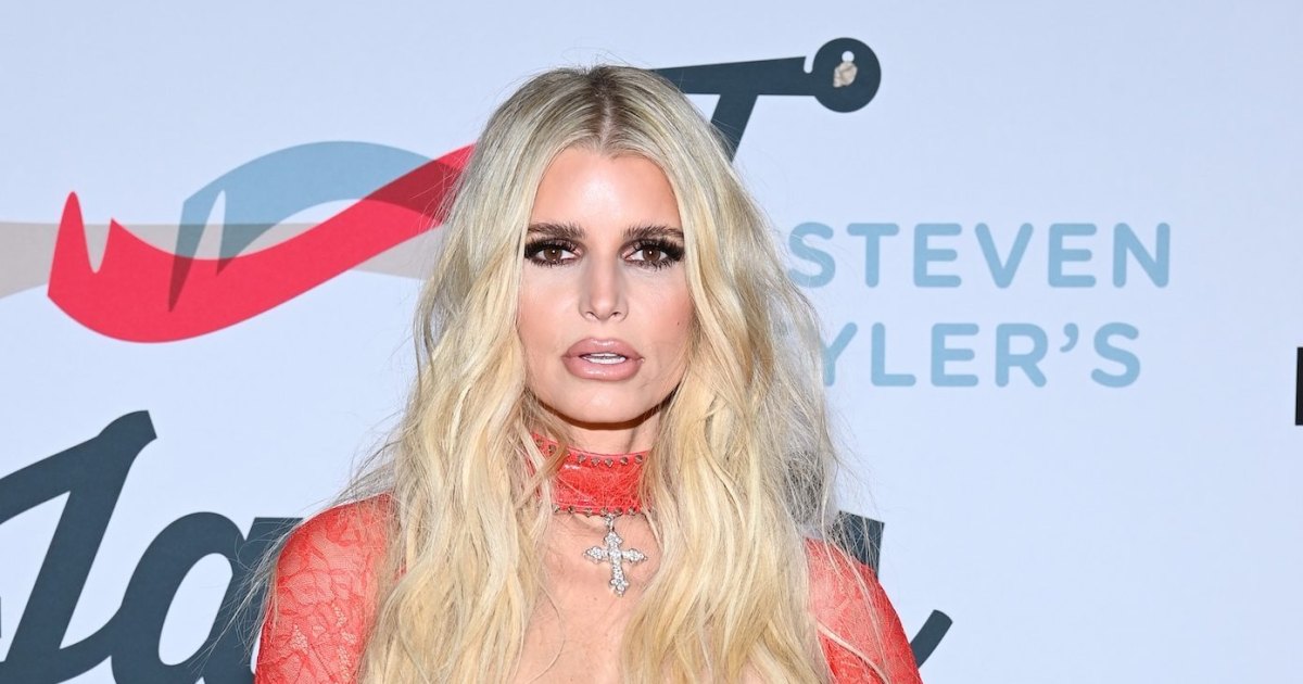 Jessica Simpson debuts darker hair for the 45th birthday