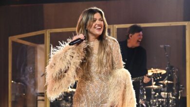 Kelly Clarkson shares honest thoughts about dating in the spotlight