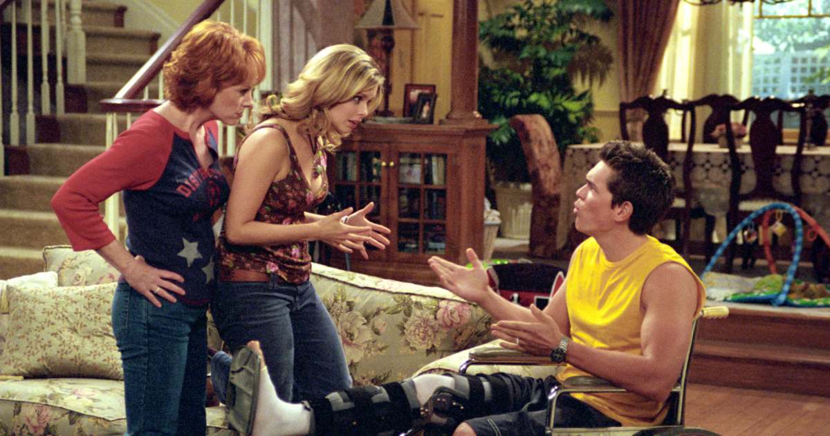 Reba's Joanna Garcia teases Happy's place debut in 'Ally Near Future'