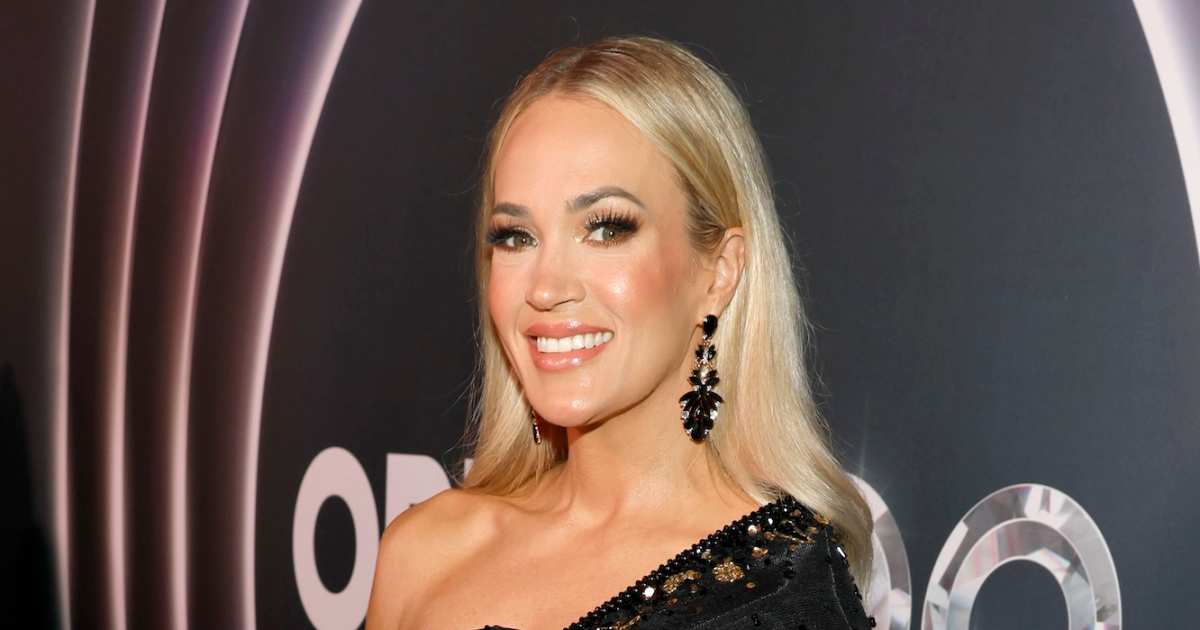 Carrie Underwood reveals her natural hair color after 30 years