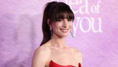 Copy the monochrome outfit from Anne Hathaway looking for $ 35 on Amazon