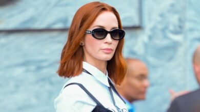 Emily Blunt has just convinced us to buy this retro -chalk line pants