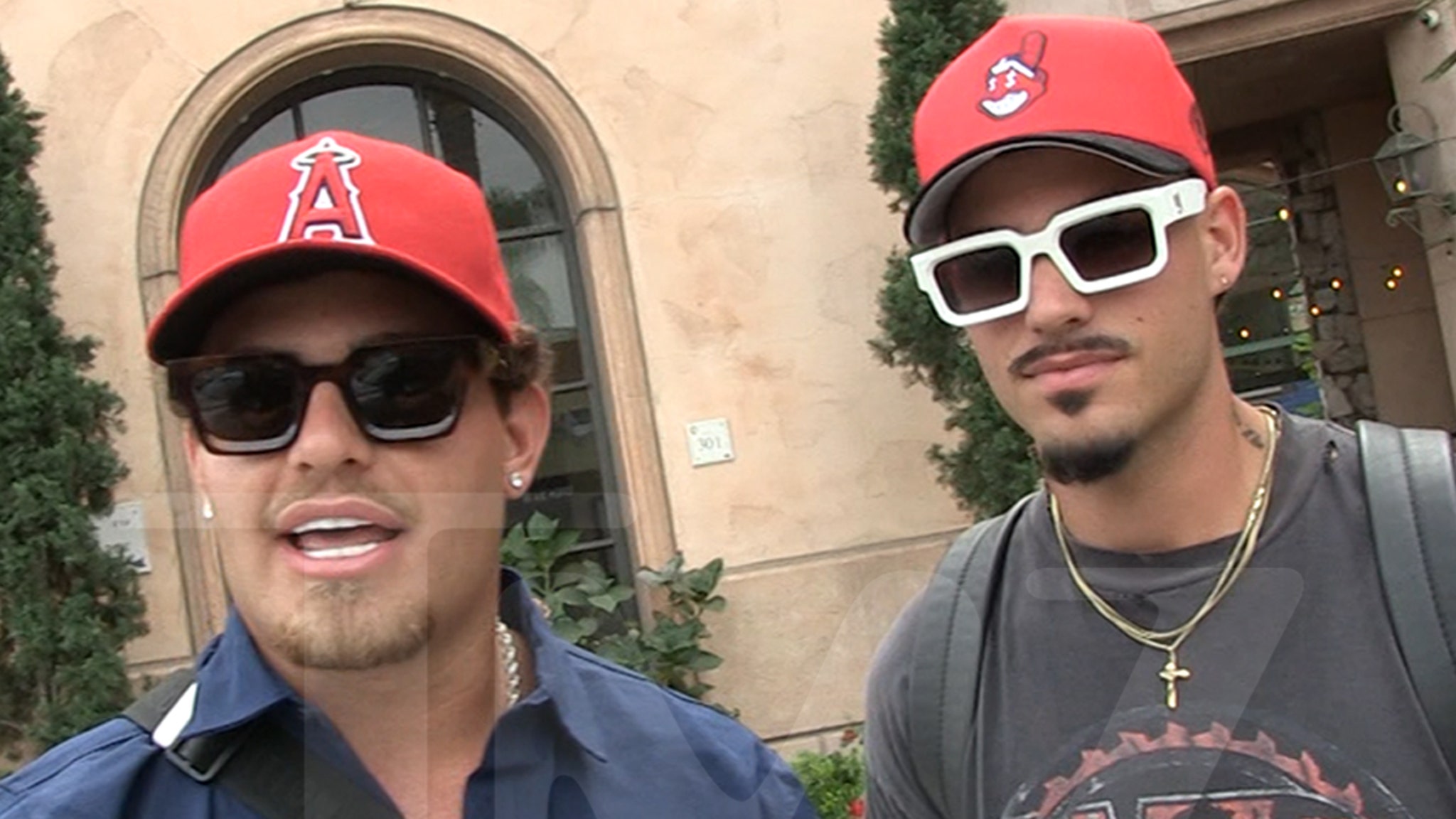 'Love Island USA' winner Marco Donatelli supports Villa -Veteraan Pepe Garcia