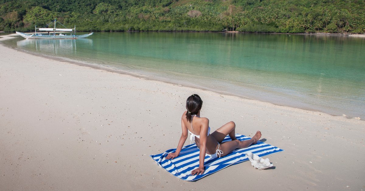 These sand -dependent, fast drying beach towels are a 25% discount