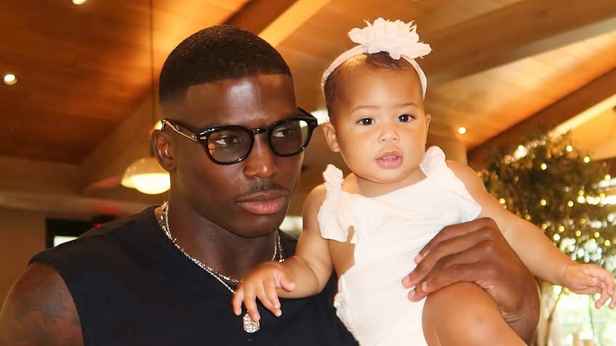 Tyreek Hill's 8 -month -old daughter rushed to symptoms