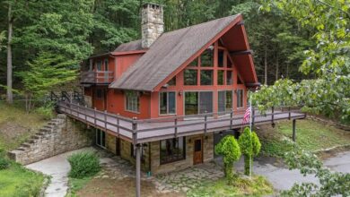 41 hectare block cabin in Pennsylvania with astonishing Redwood-clad A-Frame lists for $ 1.3 million