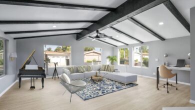 Gold rush for desert cities in California while rich residents move