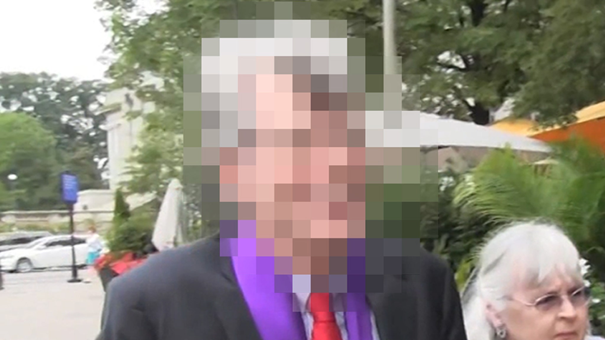 Guess who this old horror writer is!