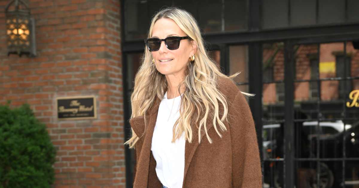 Molly Sims' brown jacket style is autumn perfection - get it for $ 40