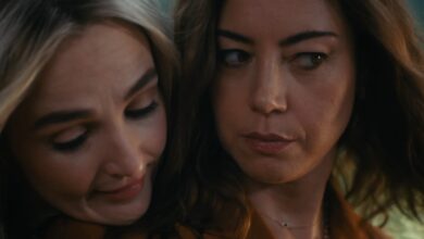 Aubrey Plaza and Amy Poehler tease Netflix hit