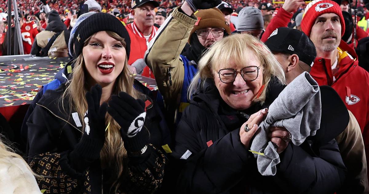 Donna Kelce wears Taylor Swift Hat during Monday evening football