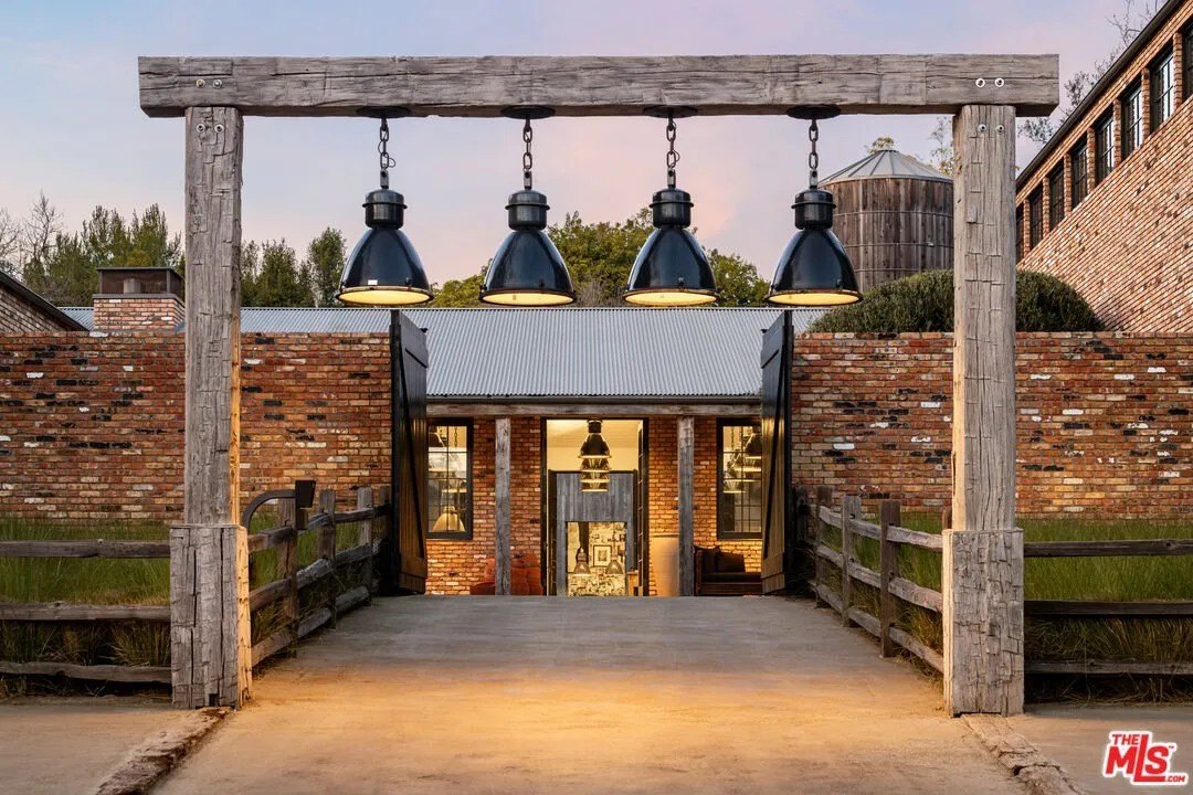 EXCLUSIEF: Diane Keaton verkoopt iconisch 'House That Pinterest Built' voor $ 29 miljoen