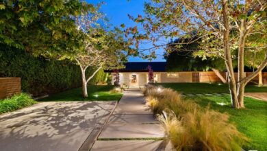 Exterior of Avril Lavigne's former home in Malibu