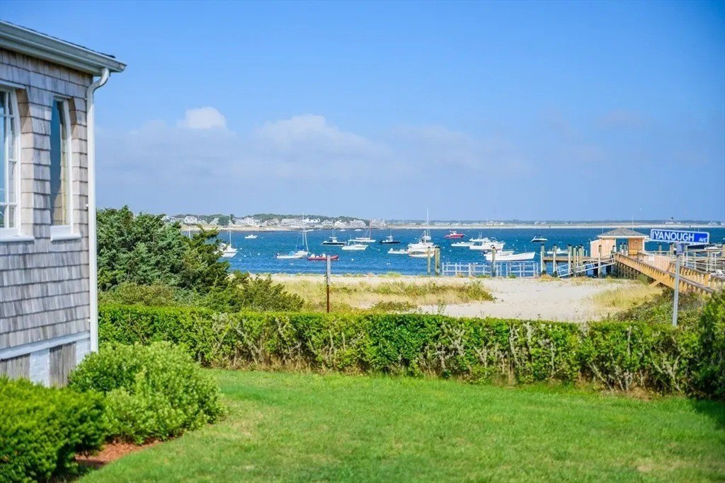 Judy Garland's Former Cape COD Escape affects the market for $ 6.8 million - only across the side of the iconic Kennedy Compound