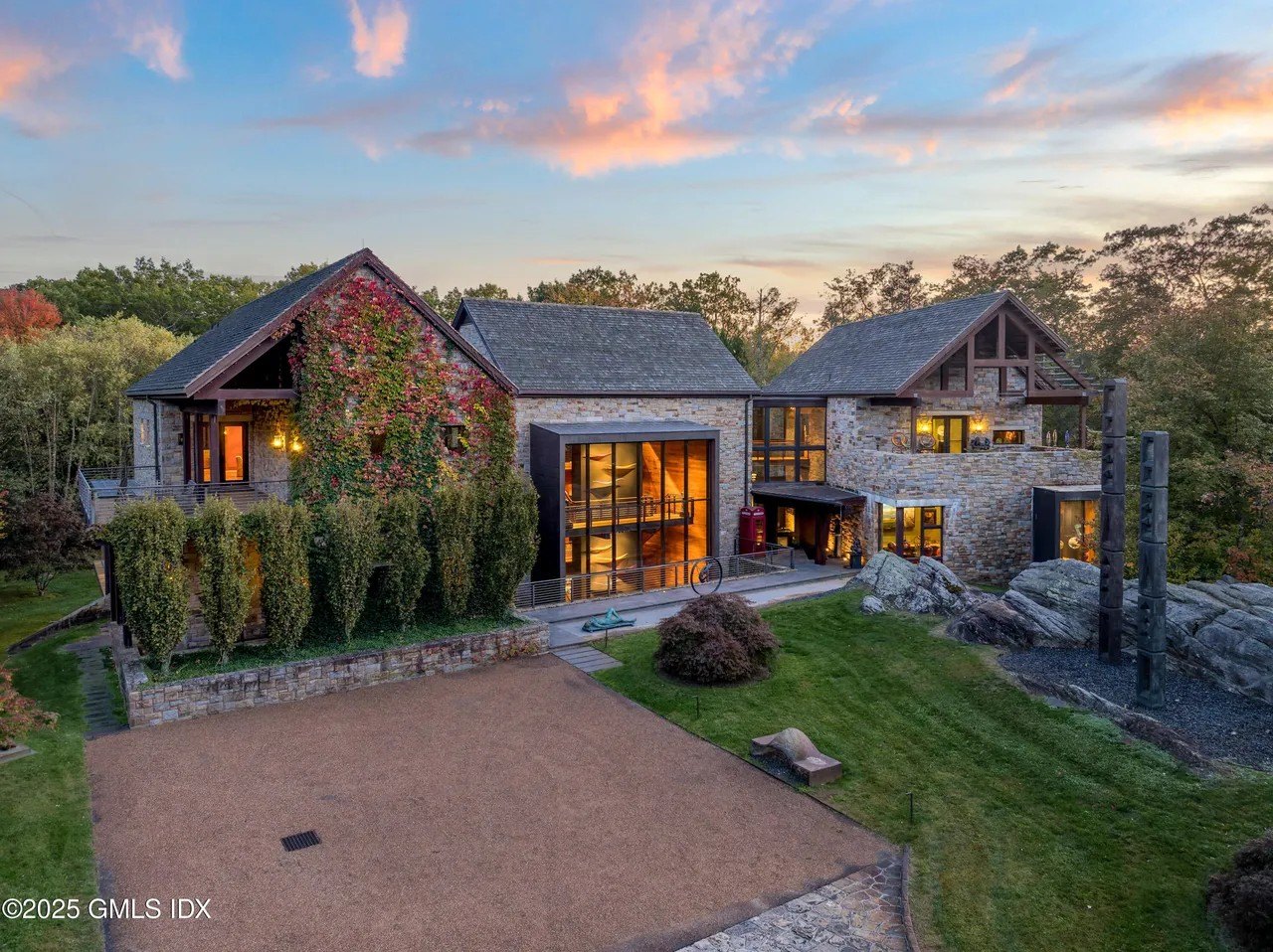 The Greenwich gallery became a house