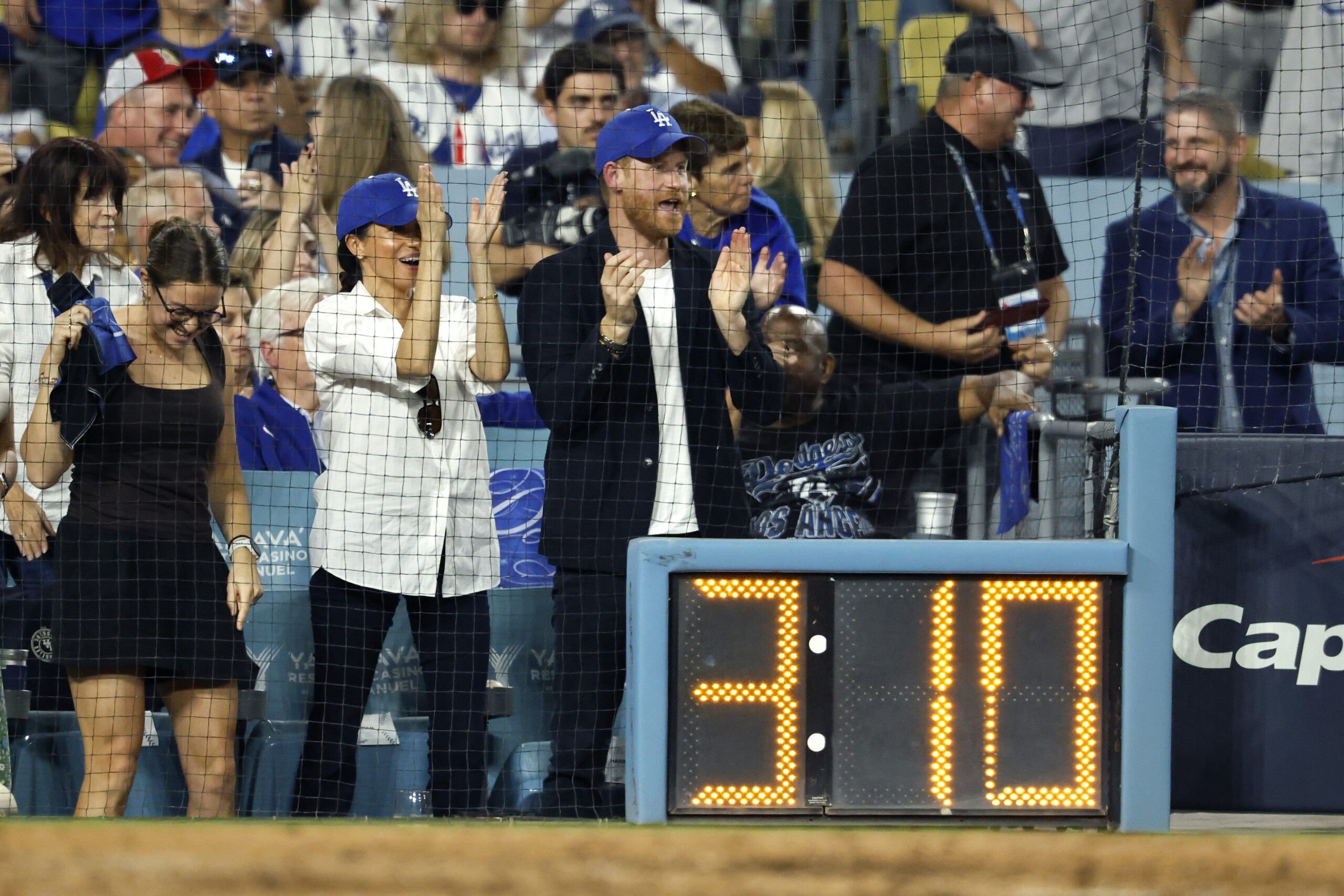 LOS ANGELES, CALIFORNIA - OCTOBER 28: Prince Harry, Duke of Sussex and Meghan, Duchess of Sussex react during the fifth inning of game four of the 2025 World Series between the Toronto Blue Jays and the Los Angeles Dodgers at Dodger Stadium on October 28, 2025 in Los Angeles, California. (Photo by Ronald Martinez/Getty Images)