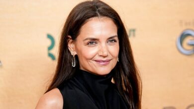 Katie Holmes' Comfy Rich Mom Sneaker Look costs $23 on Amazon