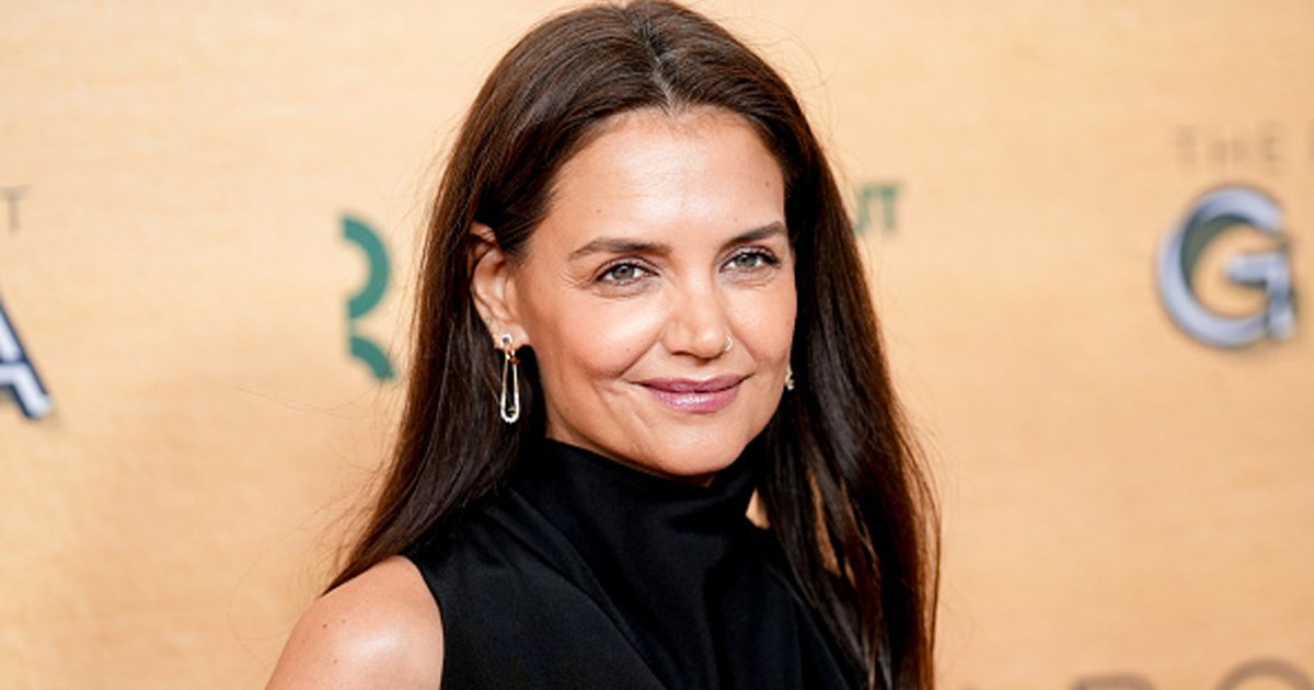 Katie Holmes' Comfy Rich Mom Sneaker Look costs $23 on Amazon