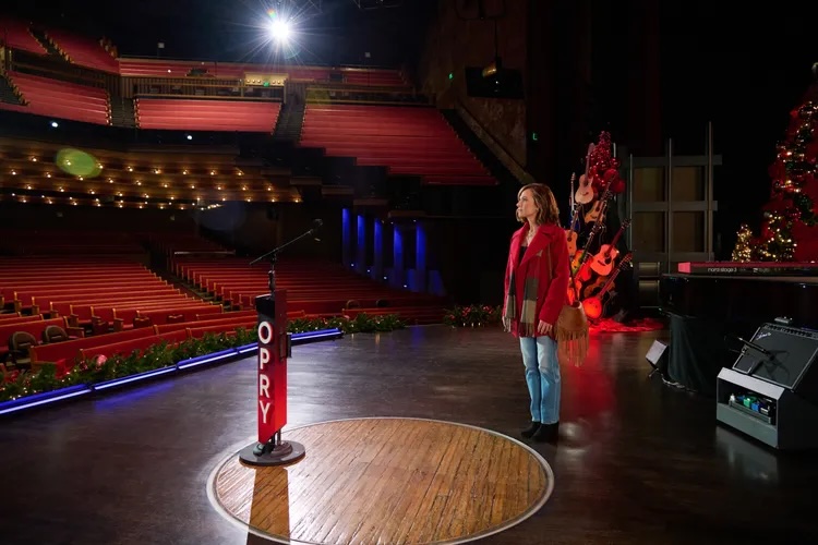 Nikki DeLoach on personal connection to Hallmark Movie