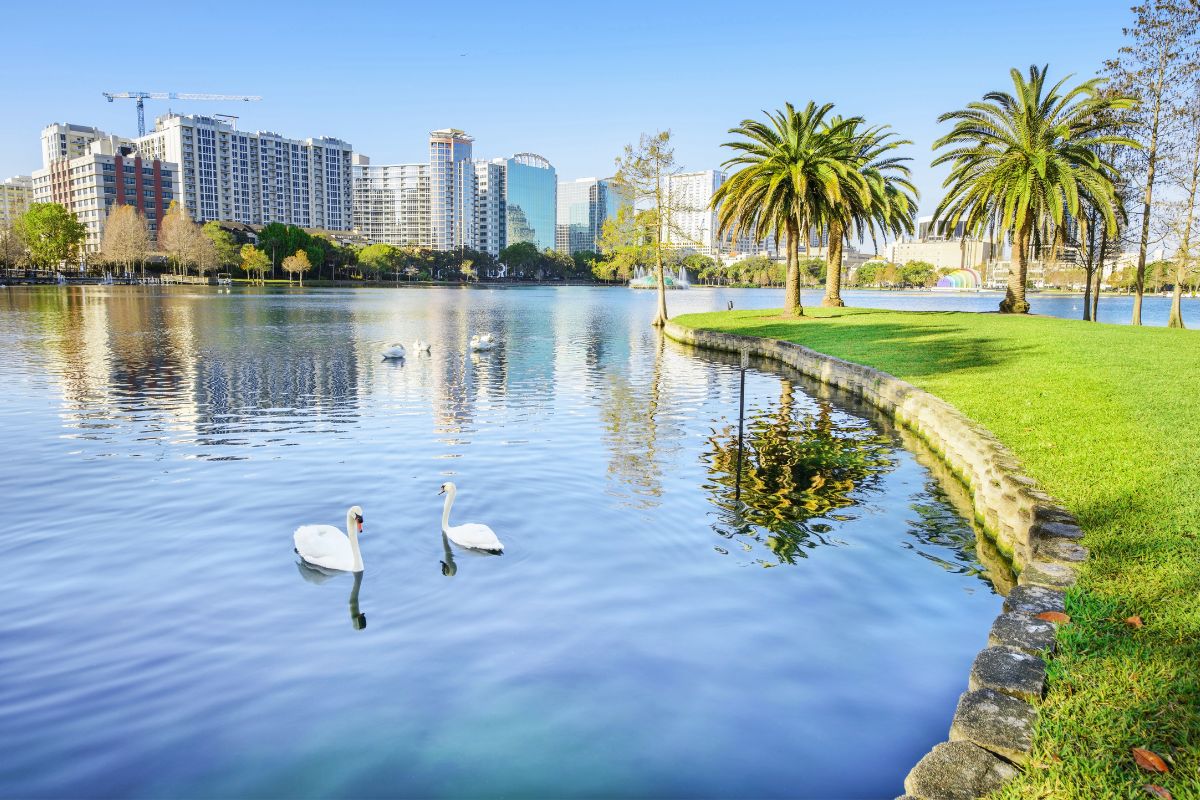 Orlando’s Tourism Industry Faces Billion-Dollar Losses as U.S. Shutdown Grounds Travel