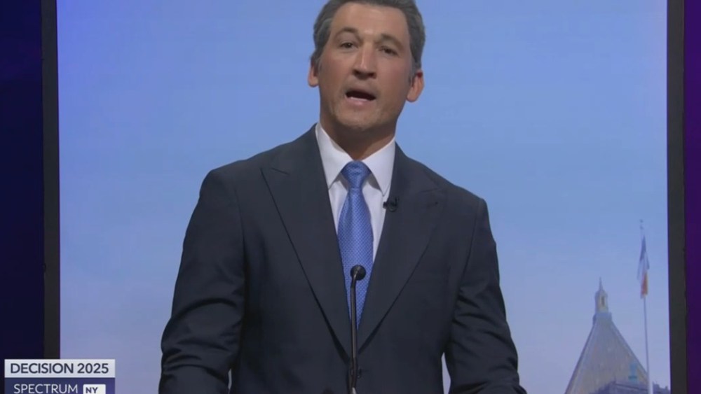 'SNL' mocks the New York mayoral debate with Miles Teller as Andrew Cuomo