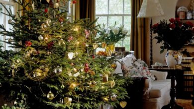 A Ralph Lauren inspired Christmas tree in a living room.