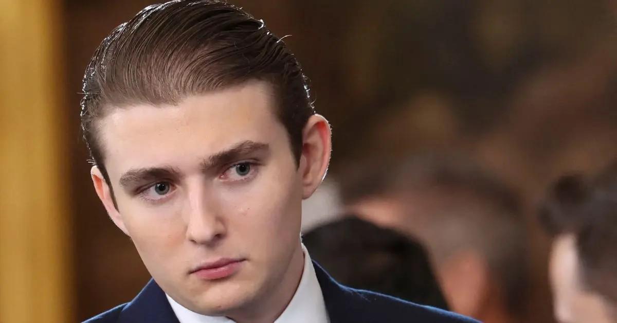 Barron Trump returns to Florida to spend the holidays with his parents