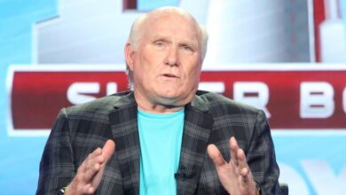 Fox NFL Sunday Host Curt Menefee weighs in on Terry Bradshaw's future