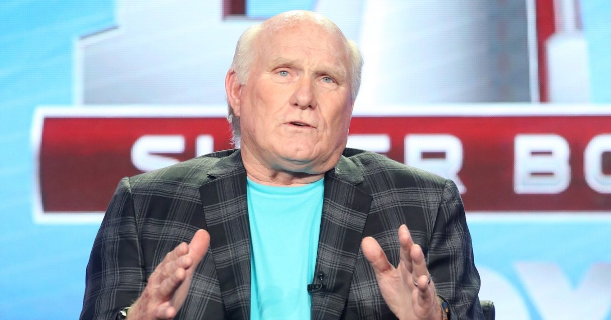 Fox NFL Sunday Host Curt Menefee weighs in on Terry Bradshaw's future