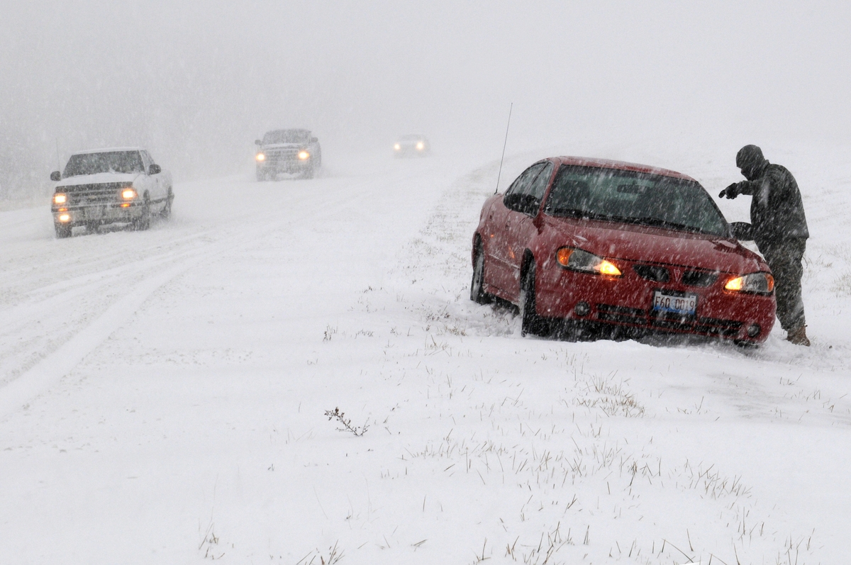 Winter Storm Disrupts 17 States: Comprehensive Travel Advisory Summary