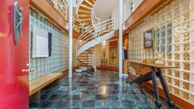 '1980s 'Contemporary Glass Palace' in Maryland remains buyer within days of being listed for $2 million