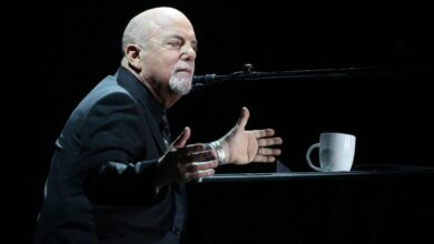 Bill Joel uses cane in first performance since brain disorder diagnosis