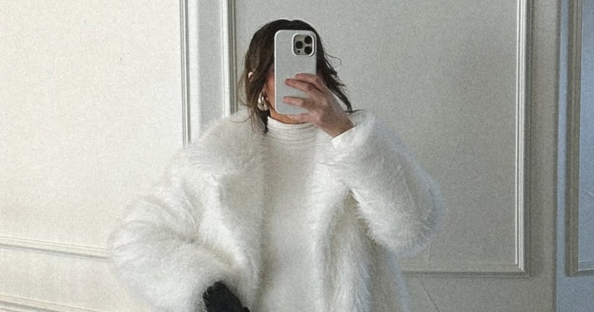 Broncos Jarrett Stidham's wife dazzles in white during the 2026 AFC Championship