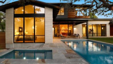 How Does Mortgage Interest Work? Rates & Examples