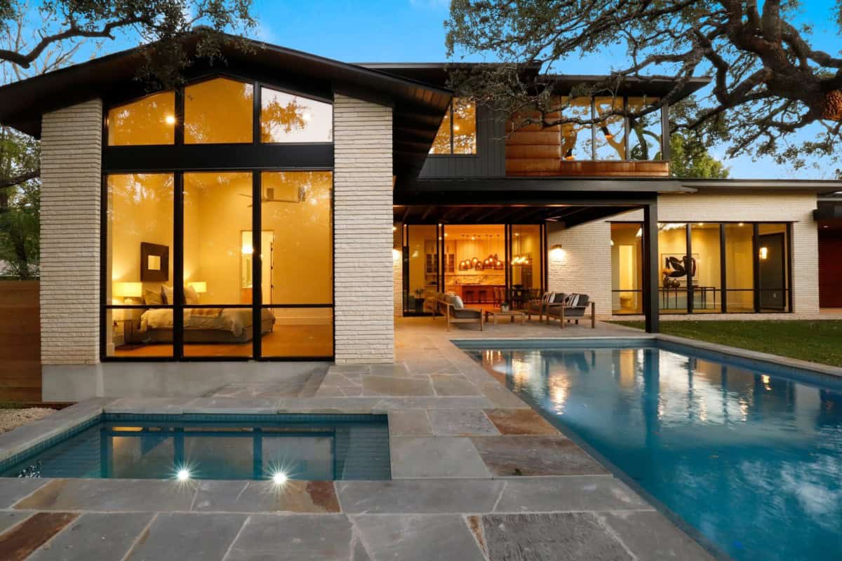 How Does Mortgage Interest Work? Rates & Examples