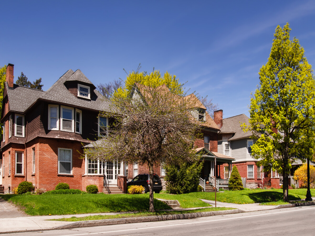 How to Buy a House at Auction: What to Know