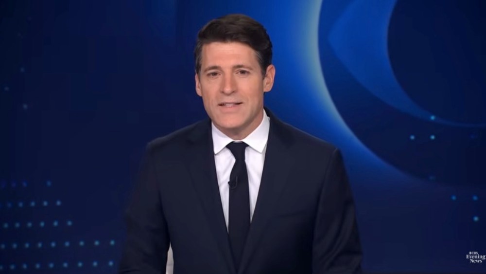 Tony Dokoupil mixes segment transitions in debut 'CBS Evening News'