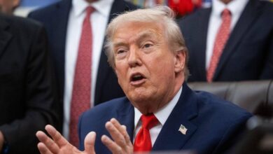 Trump shouts profanities and gives the middle finger to Ford employee