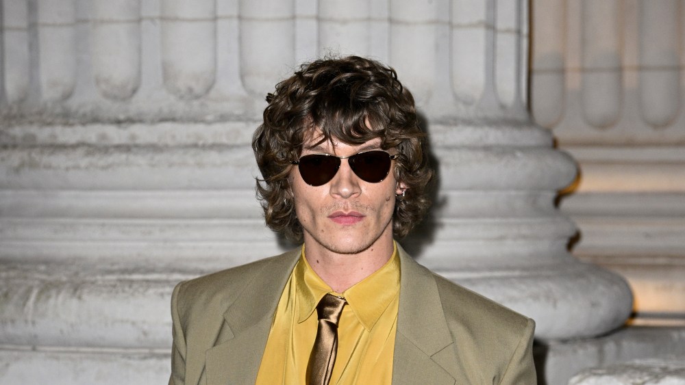 'Heated Rivalry' star set as 'SNL' host