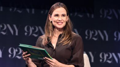 Jennifer Garner wore this comfortable trouser look on Amazon