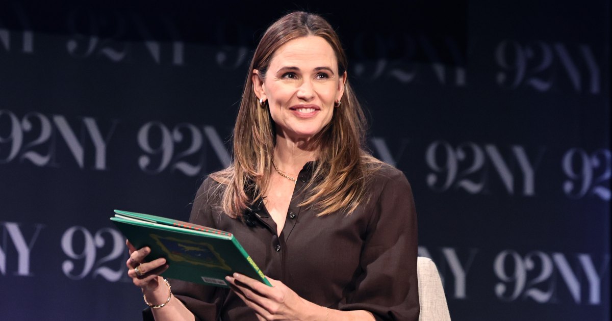 Jennifer Garner wore this comfortable trouser look on Amazon