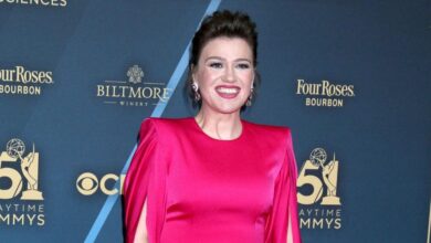 Kelly Clarkson on coping with the tragic loss of a child's father to cancer